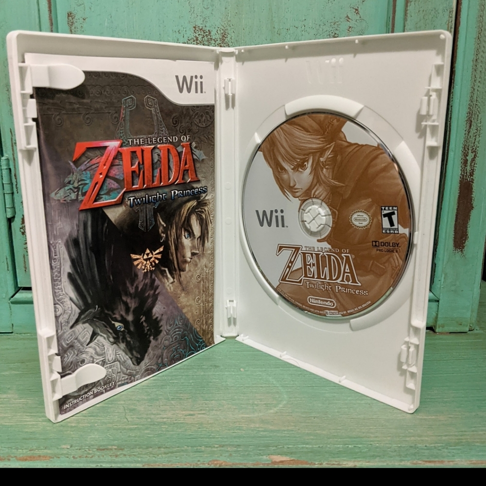 The Legend of Zelda Twilight Princess Wii 2006 - Picture 2 of 4